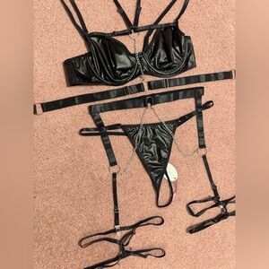 New large black pleather Strappy lingerie gothic set panty bra garter